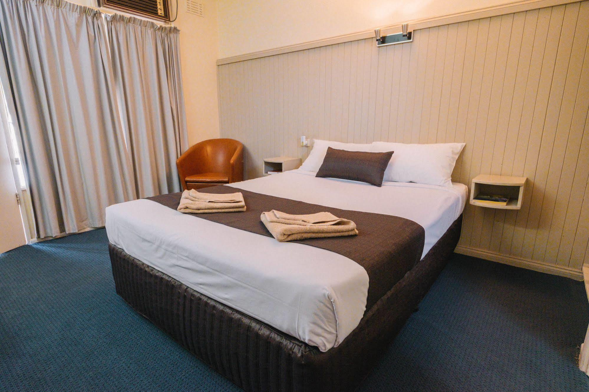 Stawell'S London Motor Inn Bagian luar foto