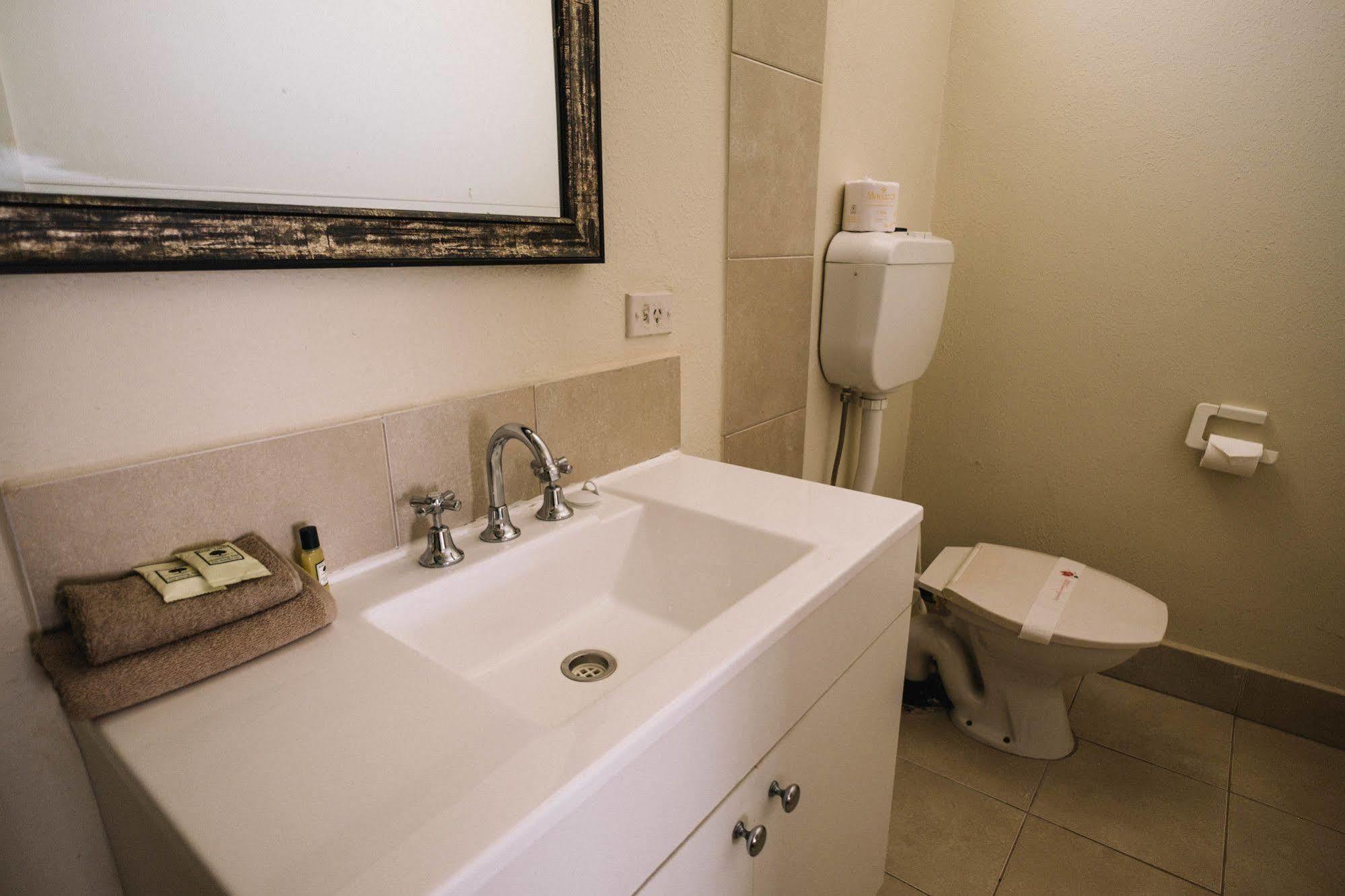 Stawell'S London Motor Inn Bagian luar foto