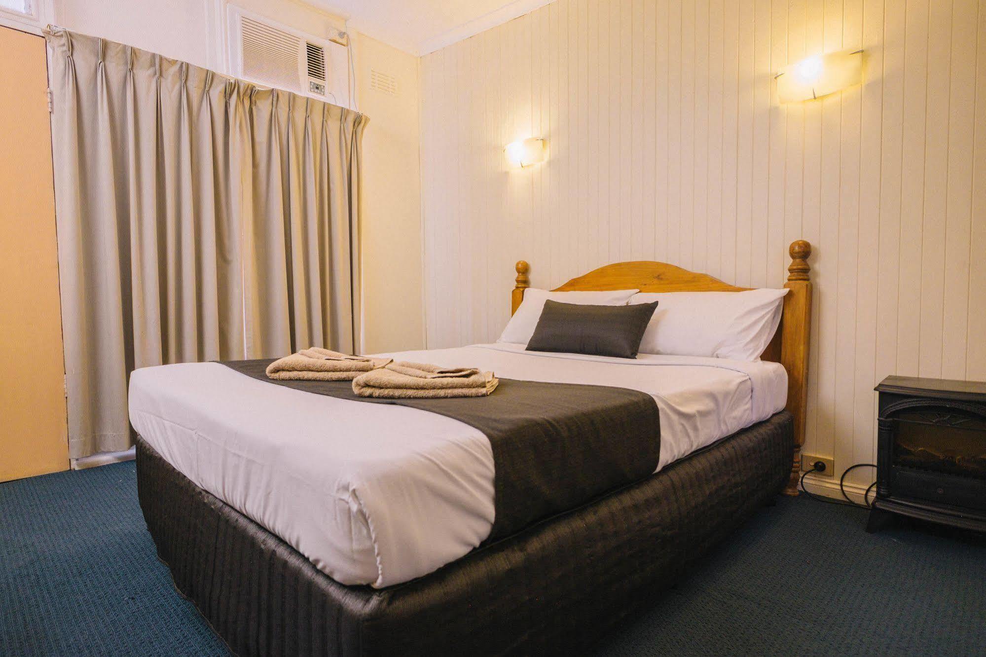 Stawell'S London Motor Inn Bagian luar foto