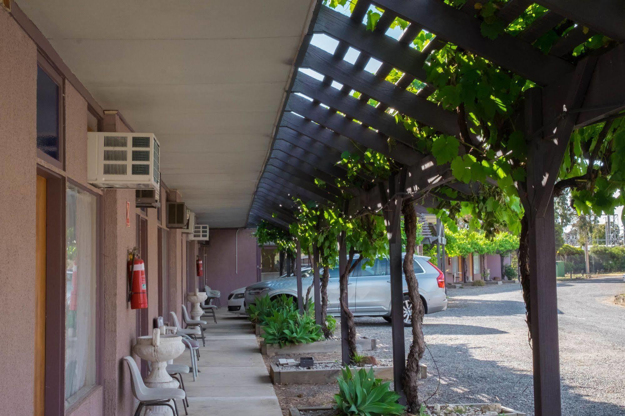 Stawell'S London Motor Inn Bagian luar foto