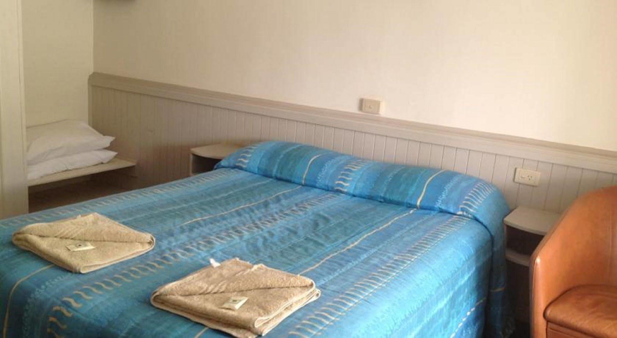 Stawell'S London Motor Inn Bagian luar foto