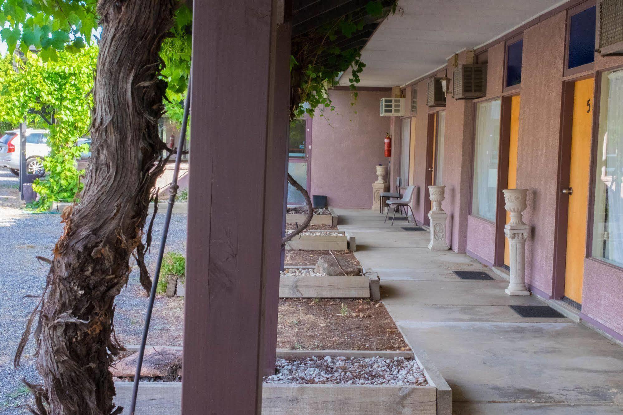 Stawell'S London Motor Inn Bagian luar foto